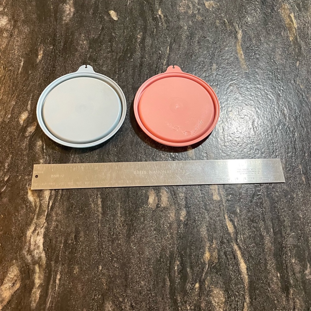 Two Small Tupperware Lids - Picture 5 of 5